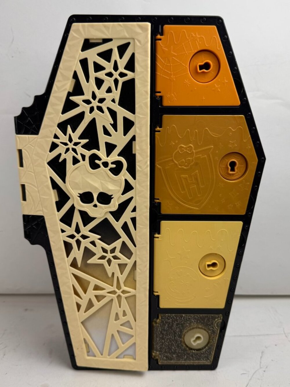 Monster High Skulltimate Secrets Series 1 Cleo De Nile Coffin Locker Closet Case